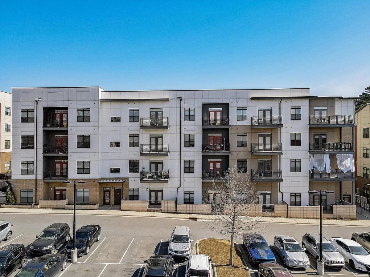 Frontdesk Village At Commonwealth Apts Plaza Midwood Charlotte Exterior photo